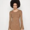 Even&Odd KNIT LOOSE FIT FLARED SLEEVES DRESS - Strickkleid - Camel -Even&Odd 173cf38e8516447b97a4e6aa4cc93c4c
