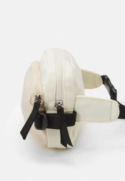 Even&Odd Gürteltasche - Off-white/beige -Even&Odd c2f57feb9eee42048d23166f7a16f369