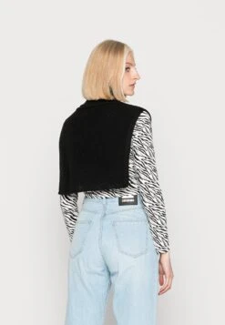 Even&Odd Cape - Black 10 Even&Odd Cape - Black -Even&Odd d192a8b4770a4497adec6047a907f41a